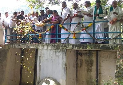 18ஆம் கால்வாய் பாசனத்திற்கு தண்ணீர் திறந்து வைத்தார் ஆட்சியர் முரளிதரன்