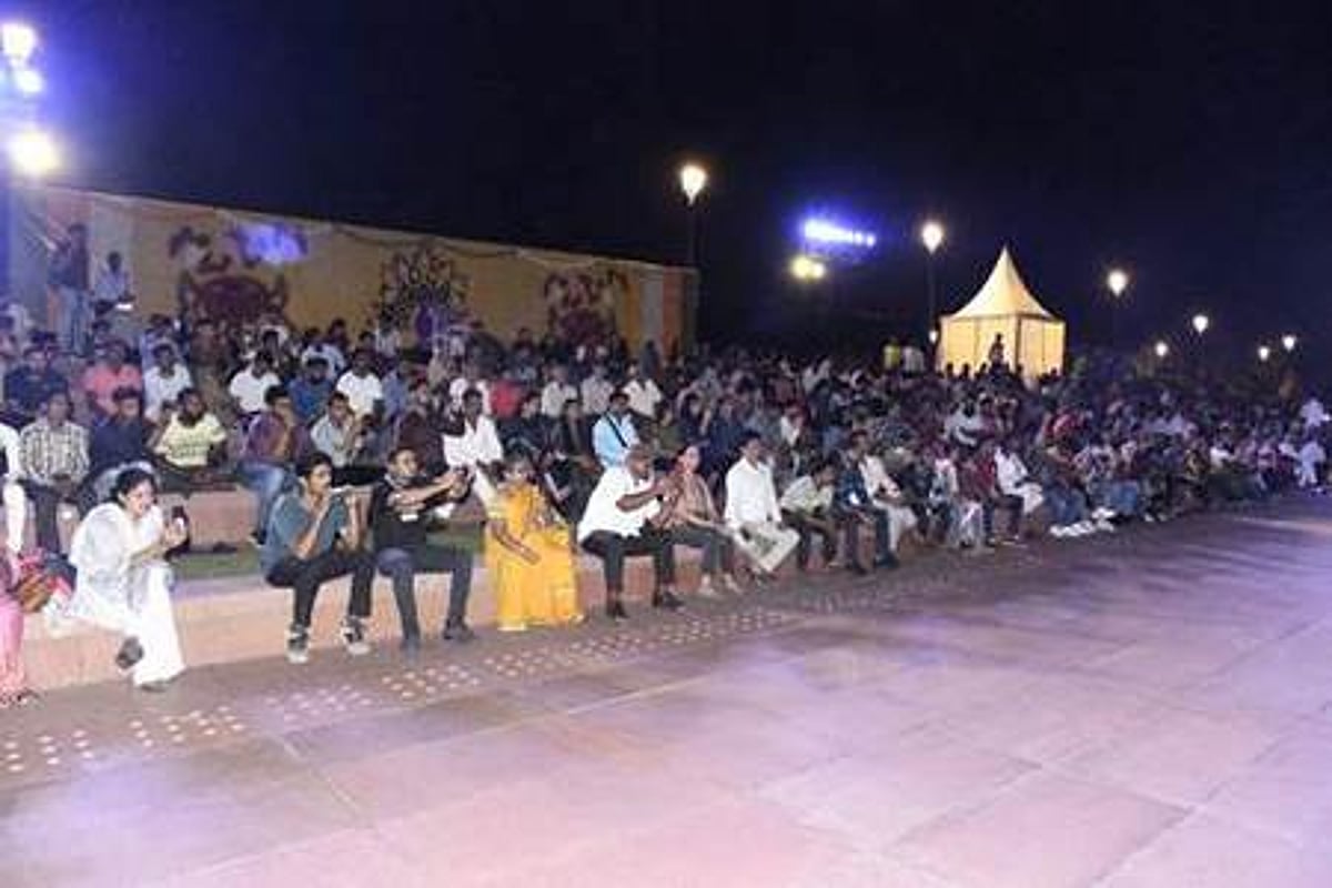 கடமைப் பாதையில் பொழுதுபோக்கு கலை நிகழ்ச்சிகள் மத்திய தகவல் ஒலிபரப்புத் துறை ஏற்பாடு