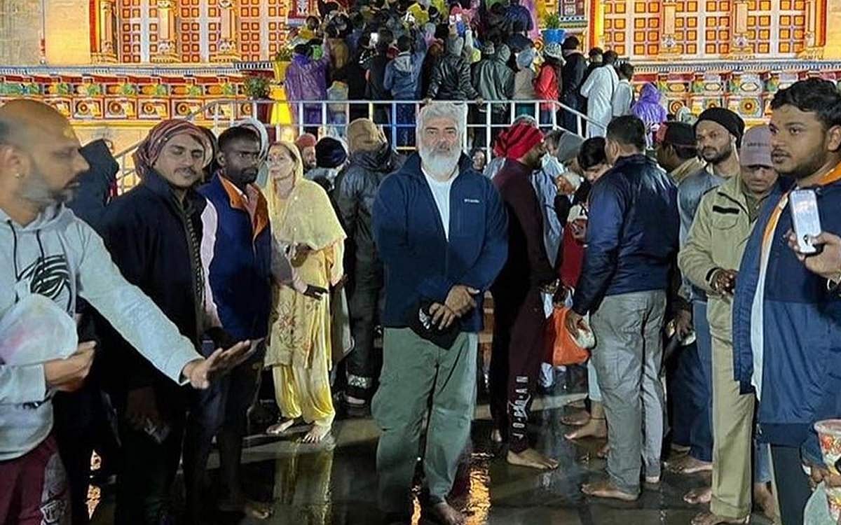 நடிகர் அஜித் இமயமலைப் பகுதிகளில் சுற்றுப்பயணம் மேற்கொண்டுள்ள நிலையில், கேதார்நாத் மற்றும் பத்ரிநாத் கோயில்களுக்கு சென்று வழிபாடு செய்த புகைப்படம் வைரலானது. நன்றி: டி'ஒன் சேனல்