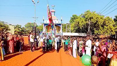 அதிசய மணல் மாதா திருத்தல திருவிழா கொடி ஏற்றத்துடன் தொடங்கியது!