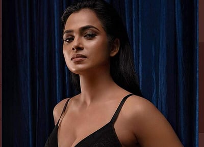 ‘வாய்ப்பு குறைந்தால்.. ஆடை குறையும்’ ரம்யா பாண்டியனை விமர்சிக்கும் ரசிகர்கள்