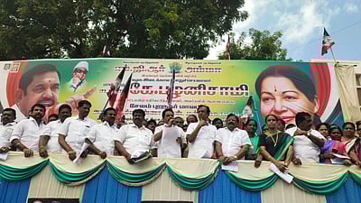 மின் கட்டண உயர்வு: மேட்டூரில் அதிமுக ஆர்ப்பாட்டம்