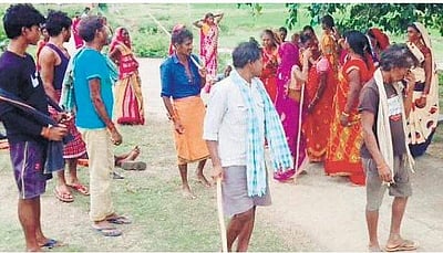 எங்க ஏரியா.. உள்ள வராத.. ஜார்க்கண்ட் எல்லையில் காவல் நிற்கும் பெண்கள்