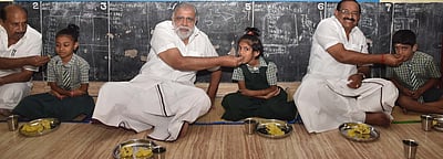 பொருளாதார நெருக்கடியிலும் சிறந்த திட்டங்களை தமிழக அரசு நிறைவேற்றி வருகிறது: அமைச்சா்