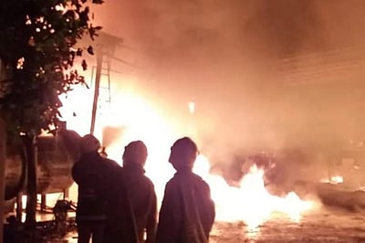 விழுப்புரம் அருகே முந்திரி எண்ணெய் தொழிற்சாலையில் பயங்கர தீ விபத்து