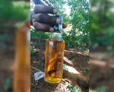 அரசு மது பாட்டிலில் மர்மப் பொருள்!