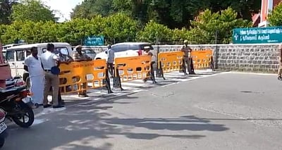 அமைச்சரின் வருகைக்காக தடுக்கப்பட்ட பிரதான சாலை: மக்கள் கடும் அவதி