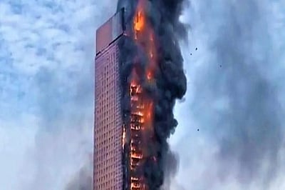 சீனா: 42 அடுக்கு கட்டடத்தில் தீ