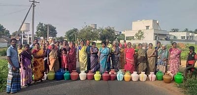 பழங்கரை ஊராட்சியில் குடிநீர் கேட்டு சாலை மறியல்