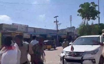 நிர்மலா சீதாராமனின் காரை வழிமறித்த காங்கிரஸார்! தெலங்கானாவில் பரபரப்பு