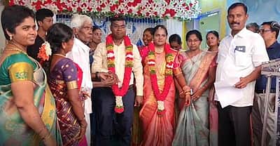 ஆதரவற்றோர் இல்லத்தில் வளர்ந்த பெண்ணை கரம்பிடித்த அரசு கல்லூரி பேராசிரியர்!