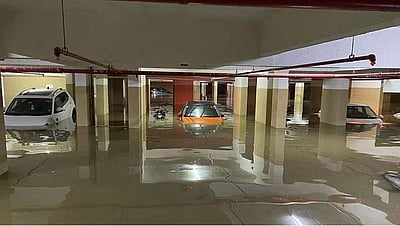 வெள்ளத்தில் மூழ்கிய வீடுகள்: காவல்நிலையத்தில் புகாரளித்த உரிமையாளர்கள்