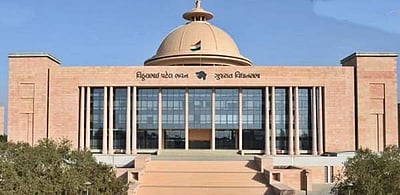 குஜராத் சட்டப்பேரவையில் 14 எல்எல்ஏக்கள் இடைநீக்கம்!