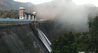 பொள்ளாச்சி பரம்பிக்குளம் அணையின் மதகு உடைந்தது: கரையோர மக்களுக்கு எச்சரிக்கை