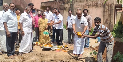 அரசுப் பள்ளி புதிய வகுப்பறை கட்ட பூமி பூஜை