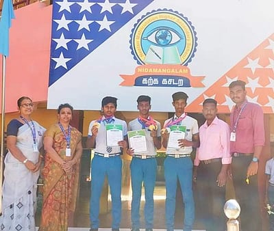 மாநில அளவிலான தடகளப்போட்டி: தேர்வு பெற்றுள்ள மாணவர்களுக்கு பாராட்டு