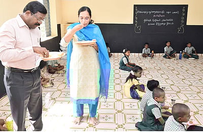 அனைத்துத் துறை வளா்ச்சித் திட்டப் பணிகள்: மாவட்ட கண்காணிப்பு அலுவலா் ஆய்வு