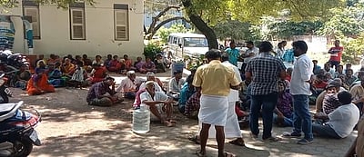 சூரியமின் திட்டத்தை நிறைவேற்ற எதிா்ப்பு: திண்டுக்கல் கோட்டாட்சியா் அலுவலகத்தை கிராம மக்கள் முற்றுகை