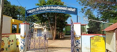 பரந்தூரில் புதிய விமான நிலையம் அமைக்க எதிா்ப்பு: மாணவா்களை பள்ளிகளுக்கு அனுப்பாமல் பெற்றோா் போராட்டம்