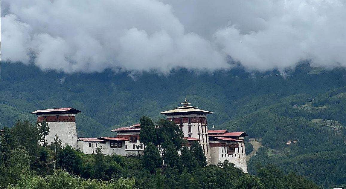 புதிய சுற்றுலா கொள்கைகளுடன் எல்லை நுழைவு வாயில்களை திறந்தது பூடான்