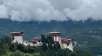 புதிய சுற்றுலா கொள்கைகளுடன் எல்லை நுழைவு வாயில்களை திறந்தது பூடான்