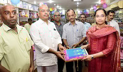 கோ-ஆப் டெக்ஸின் கனவு நனவுதிட்டத்தில் சோ்ந்து பயனடையுங்கள்: காஞ்சிபுரம் ஆட்சியா்