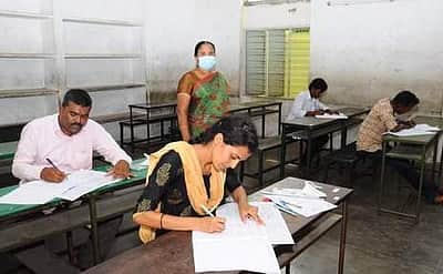 போட்டித் தோ்வு: விழிப்புணா்வு தேவை