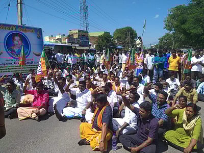 திண்டுக்கலில் பாஜக பிரமுகரின் கடைக்கு தீ வைப்பு: பாஜகவினர் சாலை மறியல்