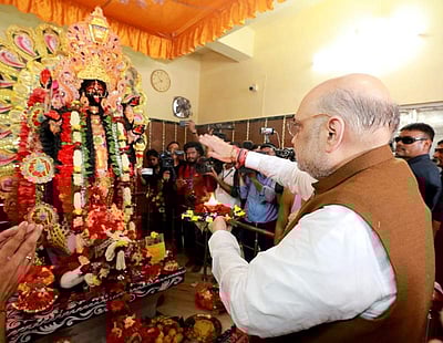 ஹிந்து-முஸ்லிம் ஒற்றுமையின் அடையாளமான காளி கோயிலுக்குச் சென்றார் அமித் ஷா