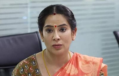 “தெரியாம பதிவிறக்கம் செய்துவிட்டேன்” கதறி அழுத சீரியல் நடிகை -நடந்தது என்ன?