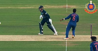 தீப்தி சர்மா விக்கெட் விடியோவை சாலை விழிப்புணர்வுக்குப் பயன்படுத்திய தில்லி போலீஸ்!