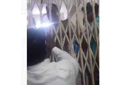 ஆர்.எஸ்.எஸ் நிர்வாகி வீட்டில் பெட்ரோல் குண்டு வீச்சு!