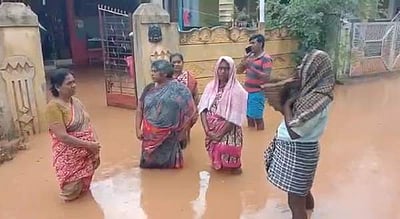 தஞ்சையில் கனமழை: மழை நீர் குடியிருப்பு பகுதிகளில் புகுந்ததால் மக்கள் அவதி