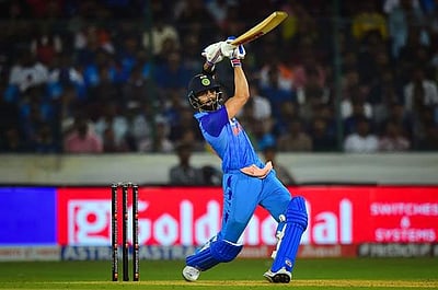 கோலி சரவெடி; பாண்டியா அதிரடி