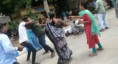 கணவன்-மனைவி பிரச்னை: ஆட்சியர் அலுவலகம் முன்பு தாக்கிக்கொண்ட குடும்பத்தினர்