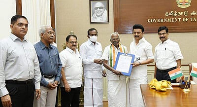 குமரி அனந்தனுக்கு வீடு வழங்கியது தமிழக அரசு!