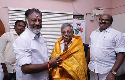 'பொறுத்திருந்து பாருங்கள்' - பண்ருட்டி ராமச்சந்திரனுடனான சந்திப்புக்குப் பின் ஓபிஎஸ் பேட்டி!