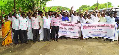 தமிழ்நாடு தொழில் நுட்பகளப் பணியாளா்கள் சங்கத்தினா் ஆா்ப்பாட்டம்