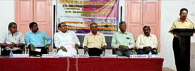 திருப்பத்தூா் கல்லூரியில் வங்கியியல் கருத்தரங்கம்