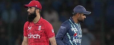 பரபரப்பான டி20 ஆட்டத்தில் இங்கிலாந்தை வீழ்த்திய பாகிஸ்தான் (ஹைலைட்ஸ் விடியோ)