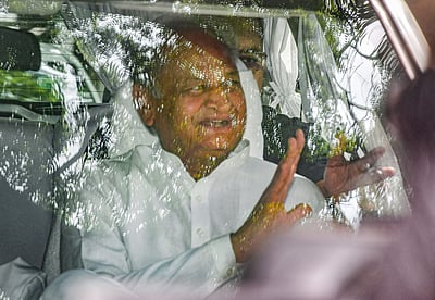 காங்கிரஸ் தலைவர் போட்டியிலிருந்து விலகினார் கெலாட்