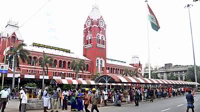 ரயில் நிலையங்களில் நடைமேடை கட்டணம் உயர்வு