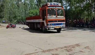 நெல்லையில் லாரி மோதியதில் கல்லூரி மாணவி பலி