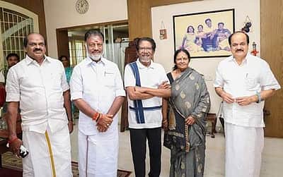 இயக்குநர் பாரதிராஜாவுடன் ஓபிஎஸ் சந்திப்பு
