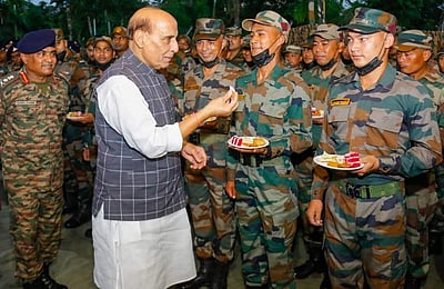 அருணாசல பிரதேச எல்லைப் பகுதிகளில் ராஜ்நாத் சிங் ஆய்வு