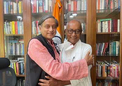 'நட்புரீதியான போட்டி' - சசி தரூருடன் திக்விஜய் சிங் சந்திப்பு