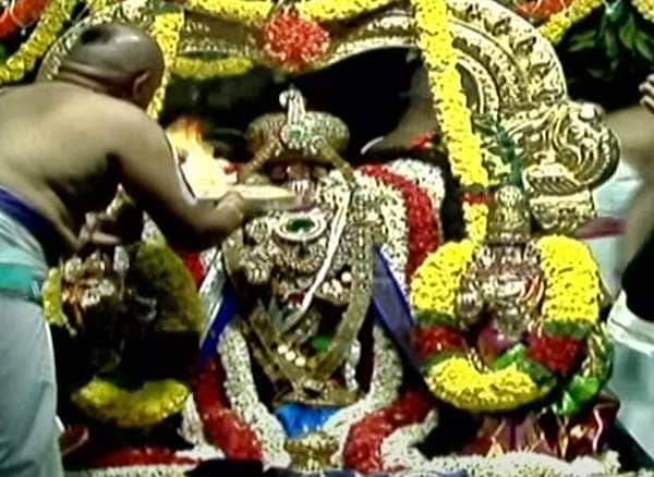 பிரம்மோற்சவத்தின் 3-ம் நாள்: சிம்ம வாகனத்தில் மலையப்பசுவாமி!