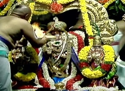 பிரம்மோற்சவத்தின் 3-ம் நாள்: சிம்ம வாகனத்தில் மலையப்பசுவாமி!