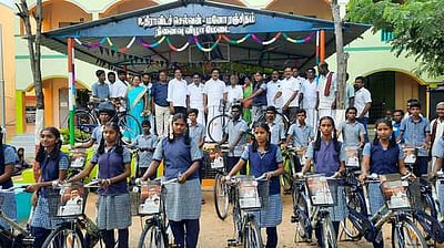 கந்திலி பகுதியில் 835 மாணவா்களுக்கு இலவச மிதிவண்டி: திருப்பத்தூா் எம்எல்ஏ வழங்கினாா்