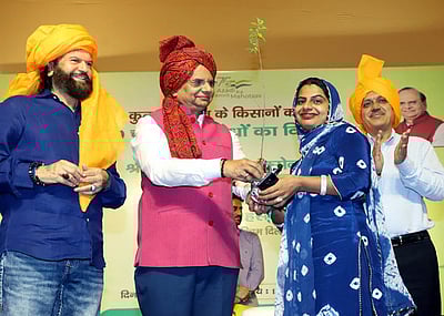 தில்லியில் சந்தன மரக் கன்றுகள் நடும் திட்டம் தொடக்கம்